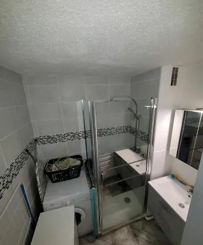 6p Rez-de-jardin Clim Acces Direct Lägenhet